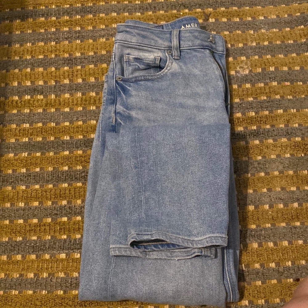 AMERICAN EAGLE MOM STRAIGHT LEG